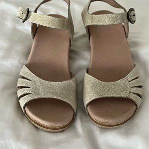 Dansko sandal - comfy neutral color